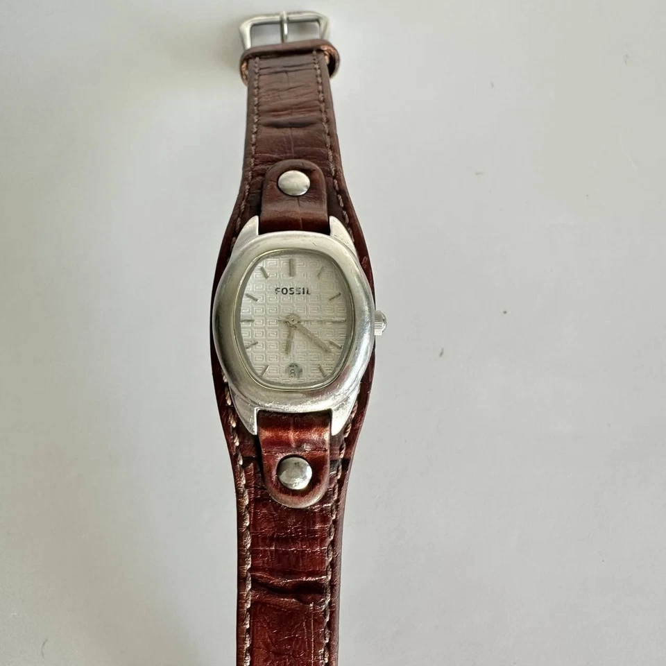Женские винтажные кожаные часы Fossil — коричневый дизайн с широким ремешком - Изображение 2 из 4
