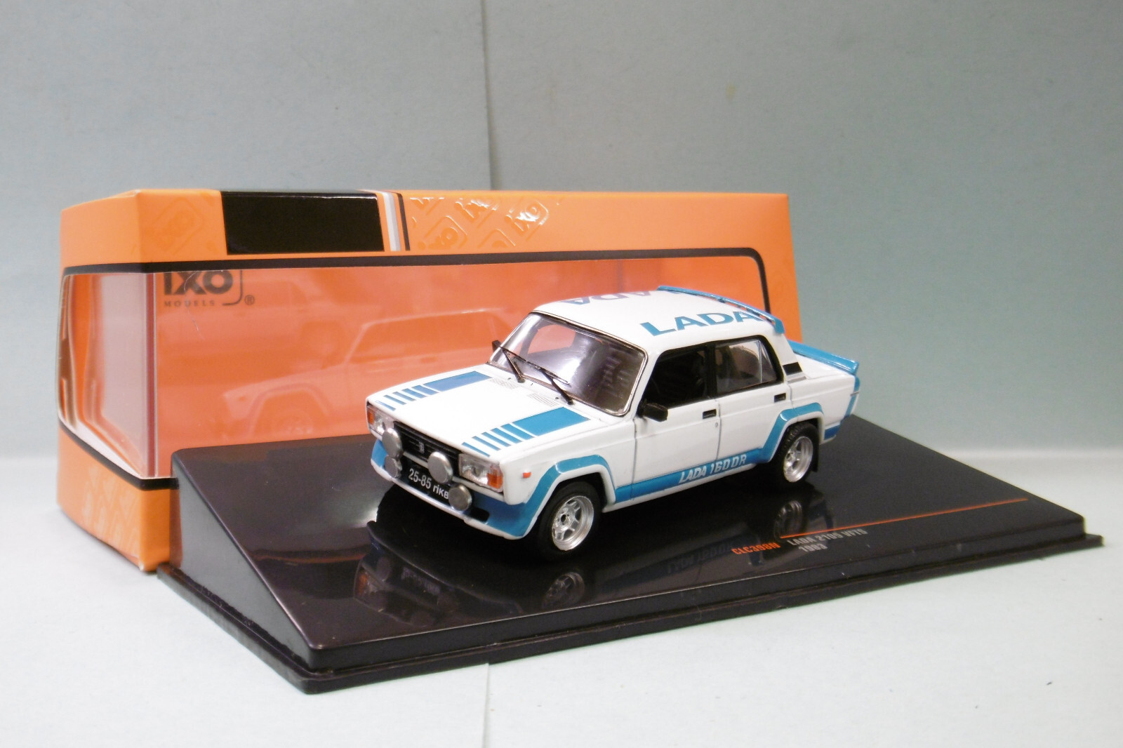 LADA 1600R 2105 VFTS 1983 blanche Ixo 1/43, revivez la légende des rallyes d'époque