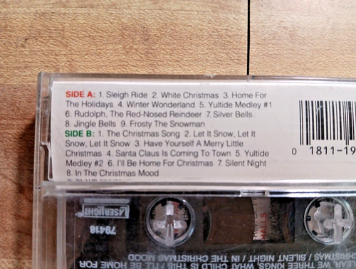 In the Christmas Mood by The Glenn Miller Orchestra (Cassette, 1992) - Picture 3 of 5