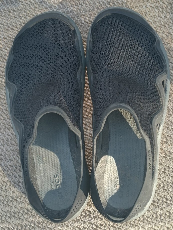 Crocs Swiftwater Mesh Wave Mens Shoes Black 8 M Slip On  display picture 2