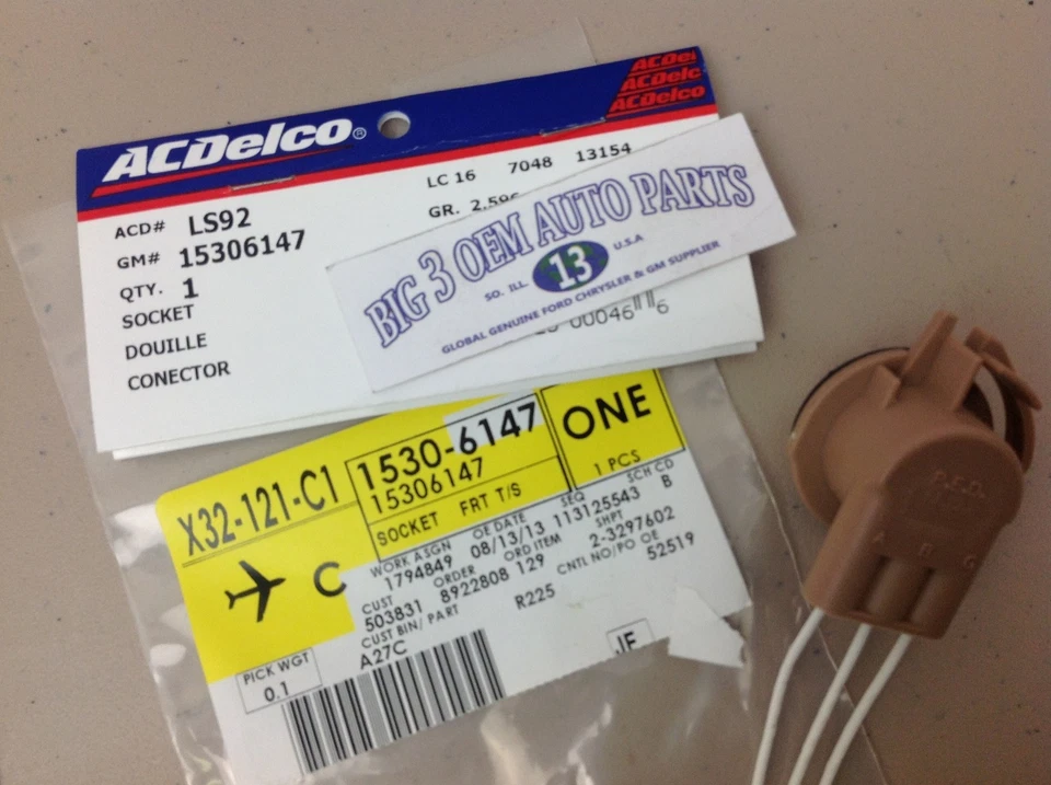 Chevrolet Silverado GMC Sierra Front Brown Turn Signal SOCKET pigtail new OEM - Image 2 of 4