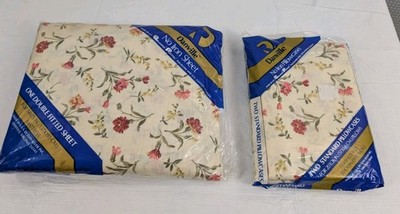 Vtg Danville Dan River Fitted Double Sheet & Two Pillowcases NEW Floral Print