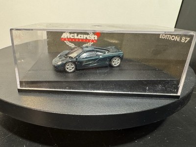 Paul´s Model Art-Modellauto in Minivitrine, M 1:87, McLaren F1 Roadcar grünmet.