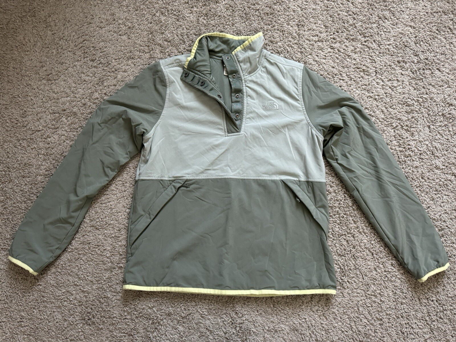 The North Face 1/4 Pullover Sweater Push Button Closure Sage Green Womens MEDIUM