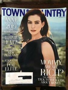 TOWN & COUNTRY Magazine February 2019 Anne Hathaway New Free Shipping