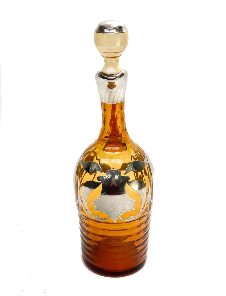 Decantador de vidrio ámbar con superposición de plata Continental. Diseños de hojas y florales  Foto 3 de 4