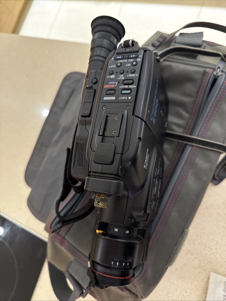 Canon Canovision E100 8mm Camcorder Inc Camera Bag Batteries & Charger Untested - Image 3 of 4