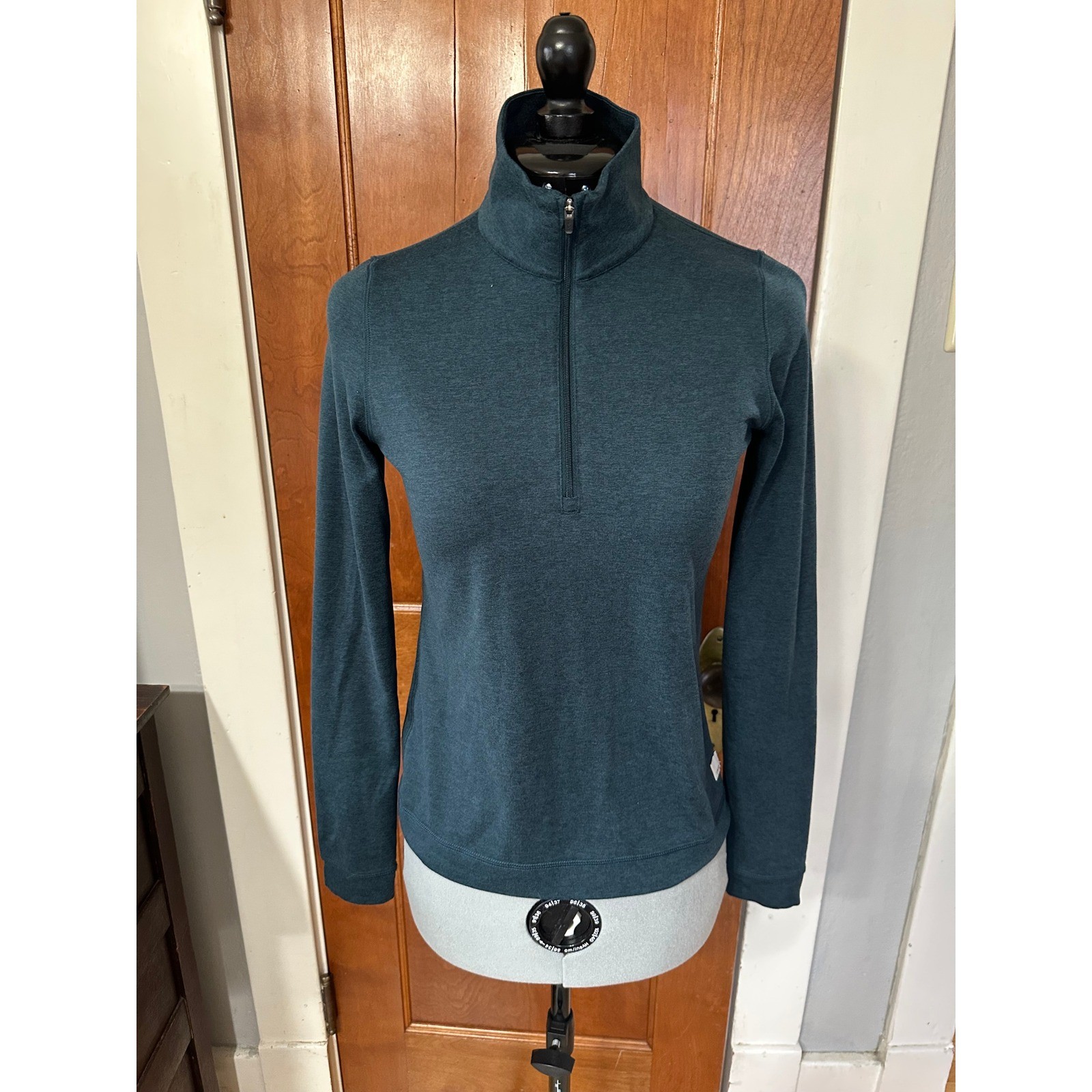Vuori Half Zip Pullover Small EUC Performance Ath… - image 1