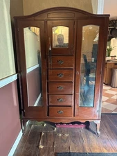 Armoire wardrobe closet vintage (circa 1921)