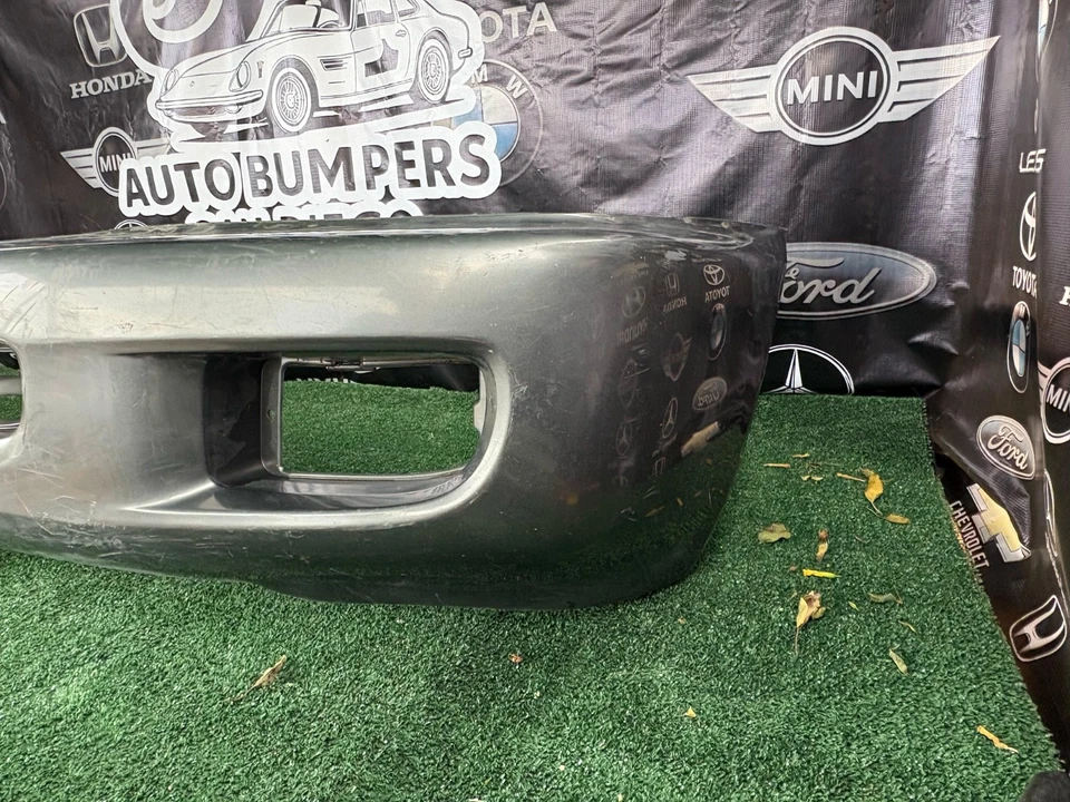 Parachoques delantero OEM 52119-6B920 1998-2002 Toyota Land Cruiser/Lexus LX470 Foto 2 de 4