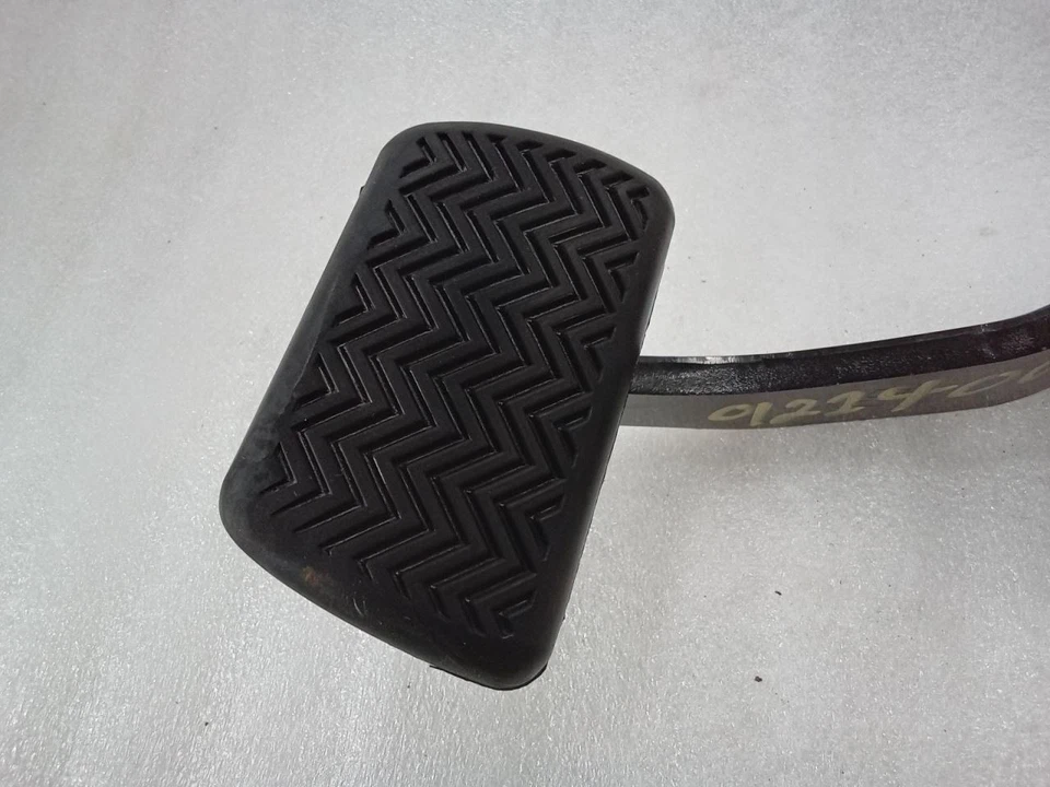 Conjunto de soporte de pedal de freno Toyota RAV4 2013-2017 471100R070 Foto 3 de 4