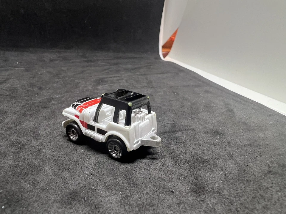 Винтажные Micro Machines JEEP WRANGLER 4x4 Белый Красный Синий 1986 Galoob Трудно найти - Изображение 3 из 4