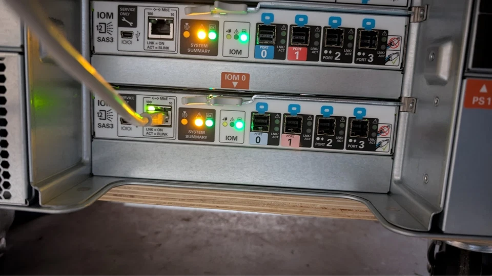 Oracle DE3-24C 2U 24-bay SAS3 expansion shelf, dual IOM12 SAS3 - Image 2 of 4