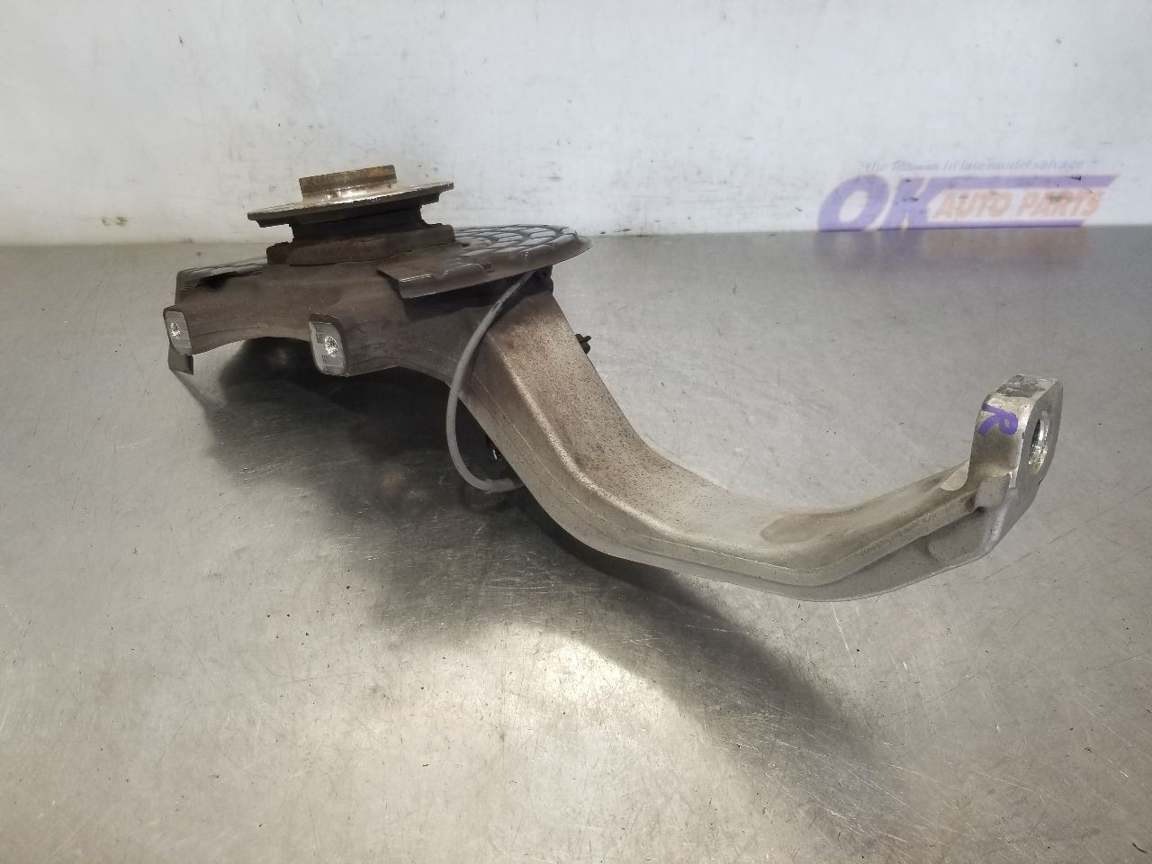 Maserati Levante FRONT+RIGHT Steering knuckle