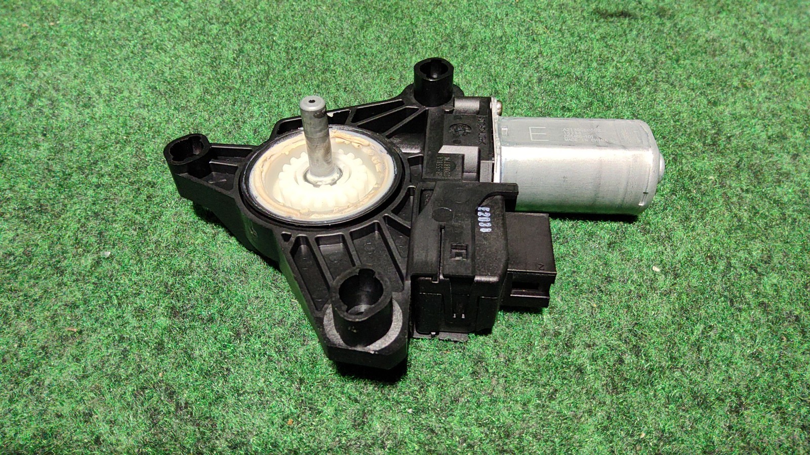 2014-2021 Mercedes C300 Front Left Door Window Motor Oem A2139060502