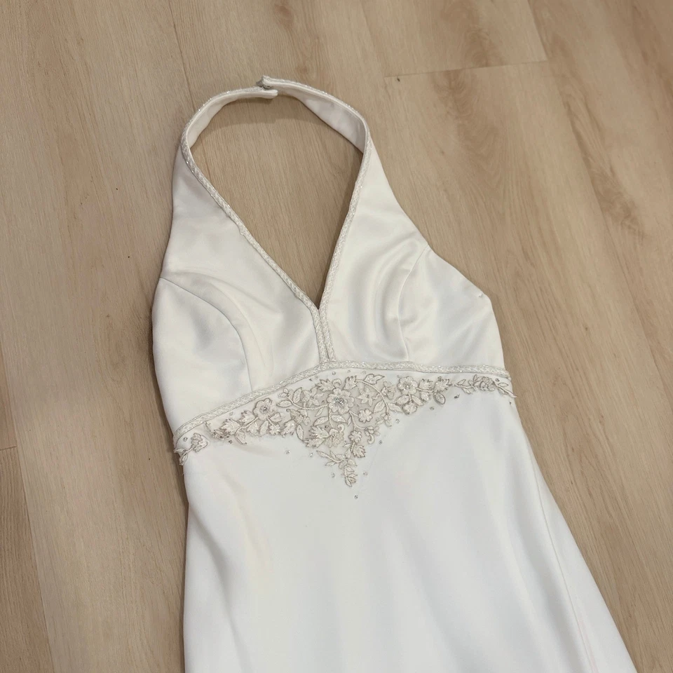 Vestido de novia David's Bridal Oleg Cassini blanco cuello halter cuentas alto bajo 6 Foto 2 de 4