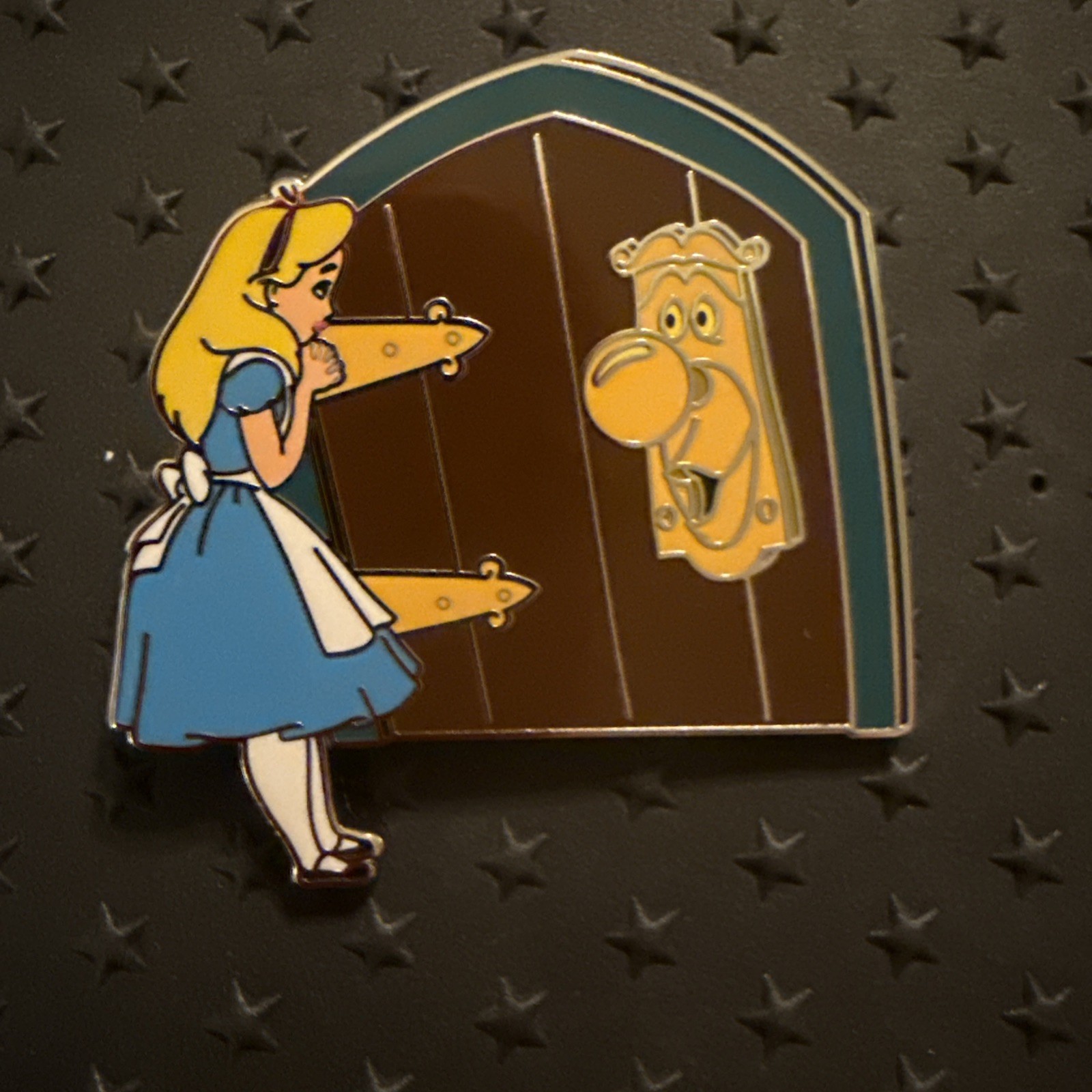 Disney 2024 Alice in Wonderland Alice and Door Knob OE Pin