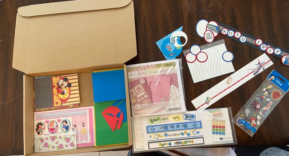 Troquelados y paquetes de variedad de Disney y vacaciones (pegatinas y papel) Foto 2 de 4