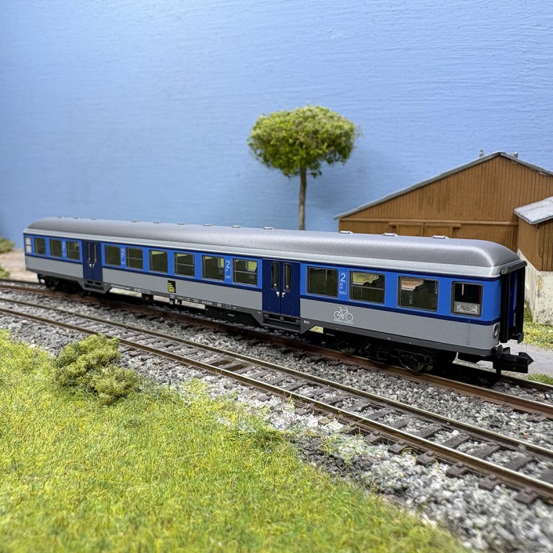 Voiture Bnrdz 451 Minitrix 18553 de seconde classe échelle N 1/160 pour réseau ferroviaire SVG Ep. VI