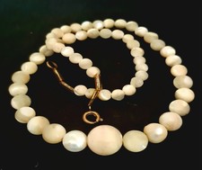 VTG Mother of Pearl Choker Necklace. 0 02grms.