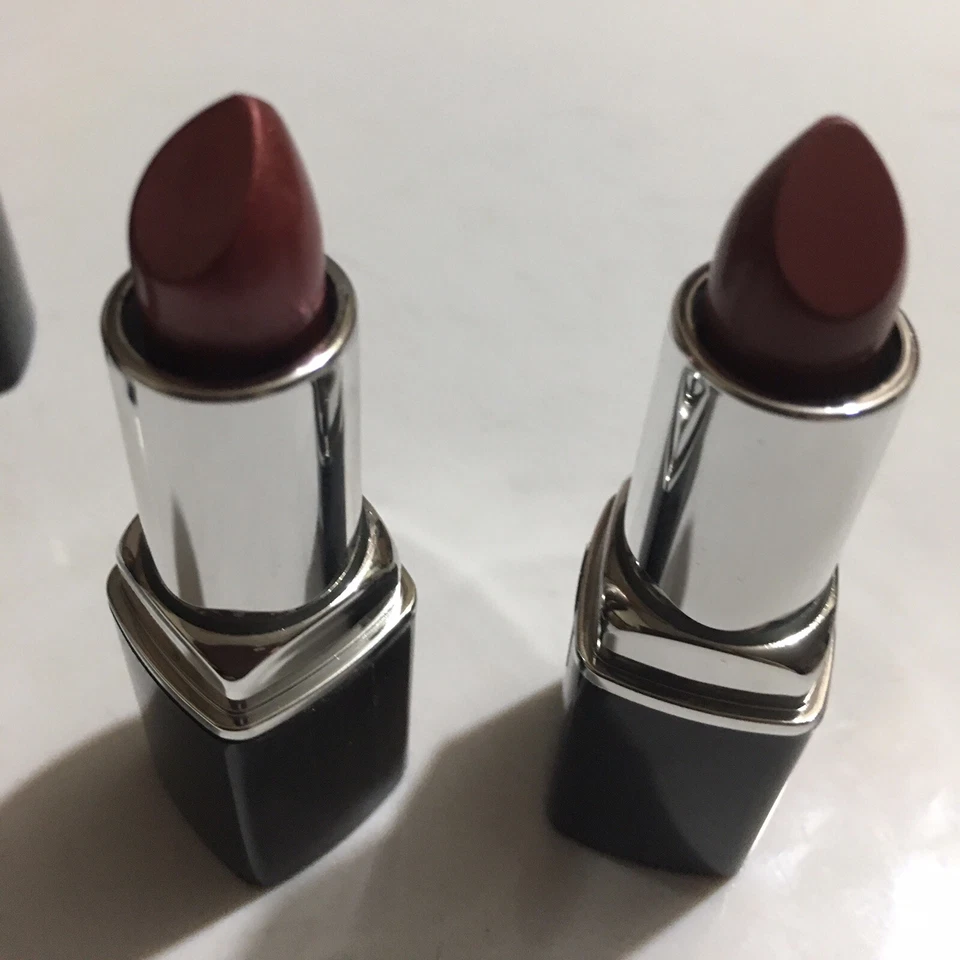 Signature Club A 3 D Mascara and 2 Lipsticks - Image 2 of 4