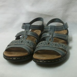 clarks sandals size 5