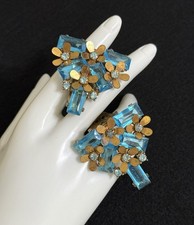 2 VINTAGE OPEN BACK GLASS BLUE CRYSTAL CORO DUETTE CLIP BROOCH PIN
