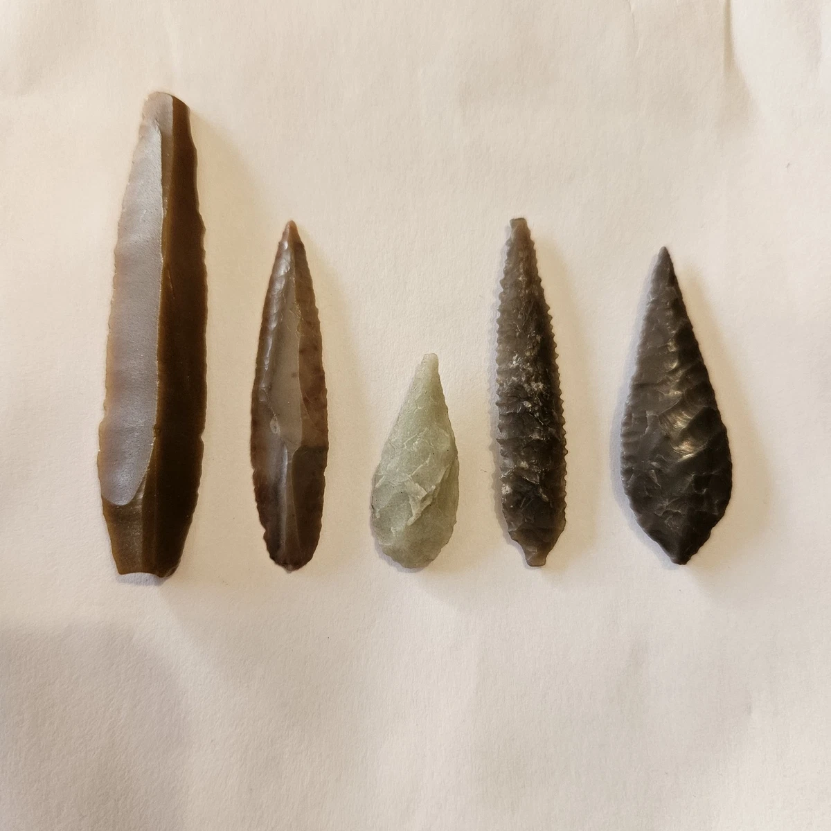 Préhistorique, Néolithique Silex Lot de 9 pointes de flèche