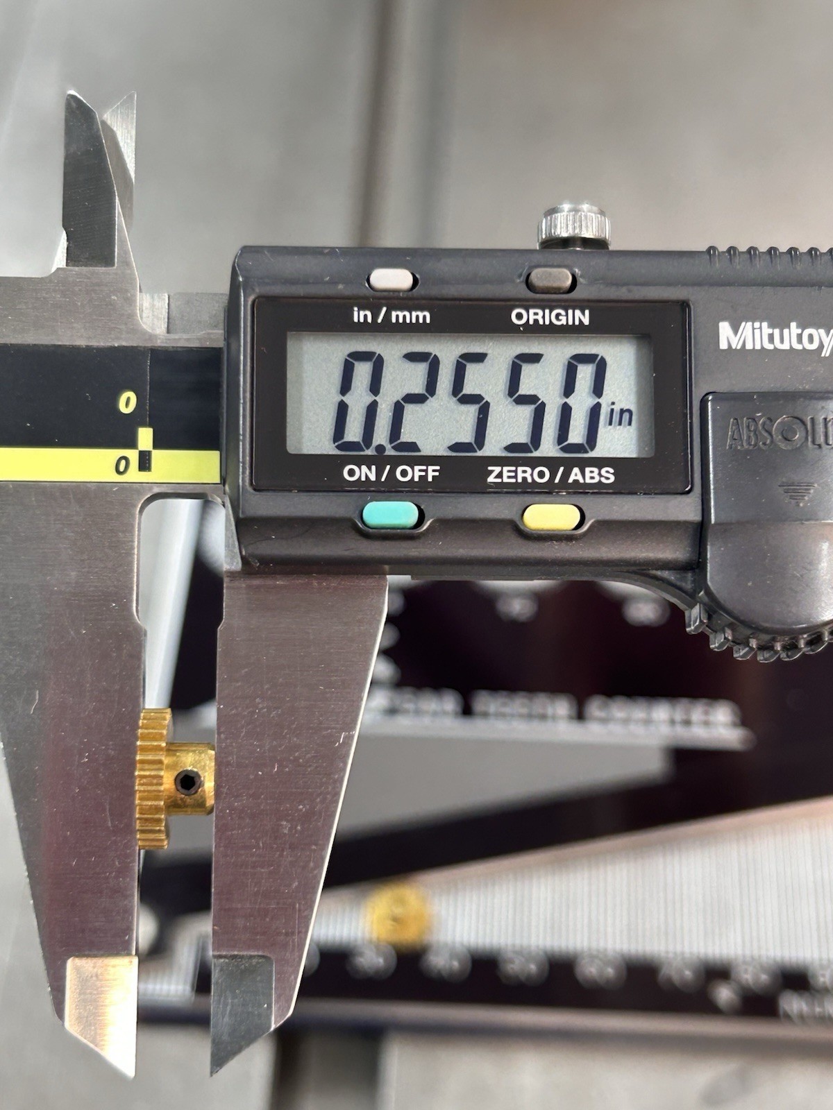 QTY 1 TRADESHIP 64 PITCH BRASS PINION GEAR 29 TEETH TOOTH SLOT CAR .091” BORE