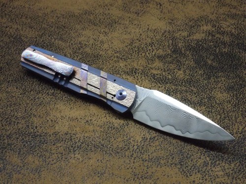 ASSASSIN KNIVES Exclusivo cuchillo plegable de bolsillo Vanadis-8 San Mai 64-HRC Carpeta - Imagen 7 de 10