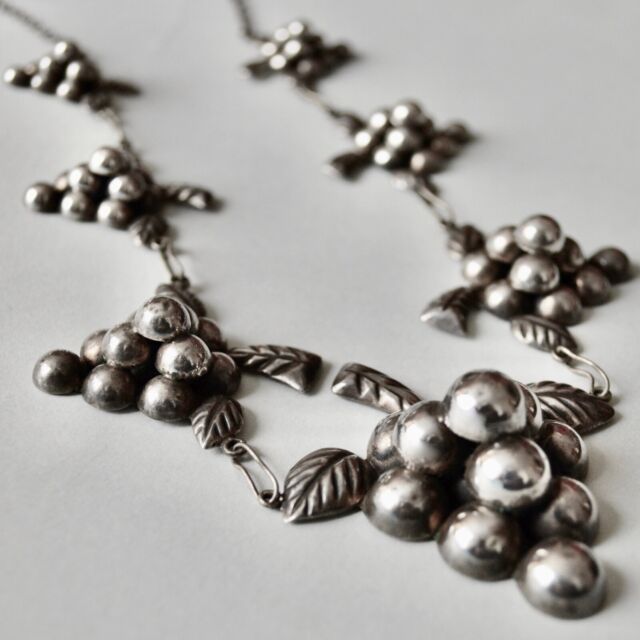 *Vintage Art Deco Mexican Sterling Silver Repousse Grape Necklace 43cm long PN10556