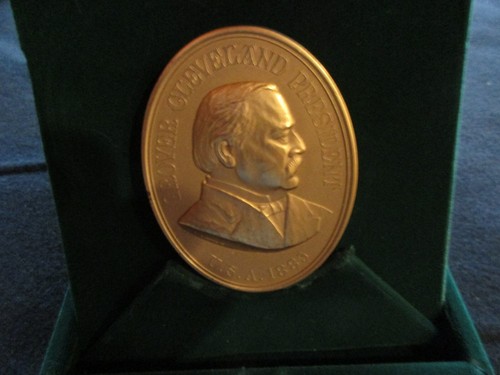 PRESIDENT GROVER CLEVELAND INDIAN PEACE MEDAL, IN GOVERNMENT BOX ATL-1223*08143 - Picture 2 of 5