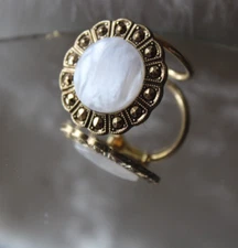 Vtg Scarf Clip Mother Of Pearl Cabochon Gold Tone Estate Filigree, 1" ELEGANT!