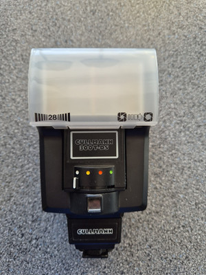 Blitzlicht Cullmann 300 T-DS mit  OS/N Adapter für Nikon EM