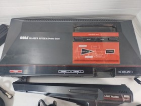 Original SEGA Master System Model 3010 w/ 3 Controllers, Phaser, & OEM Cords 