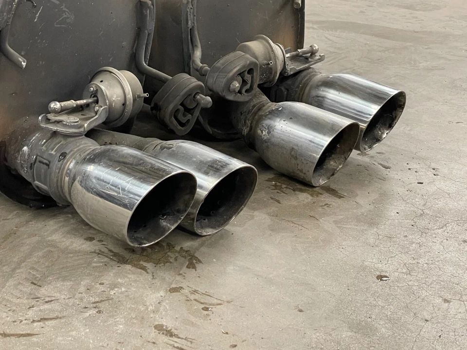 Juego de silenciadores de escape izquierdo derecho Chevrolet Corvette C6 ZHZ 2005-2012 1306 FABRICANTE DE EQUIPOS ORIGINALES Foto 3 de 4