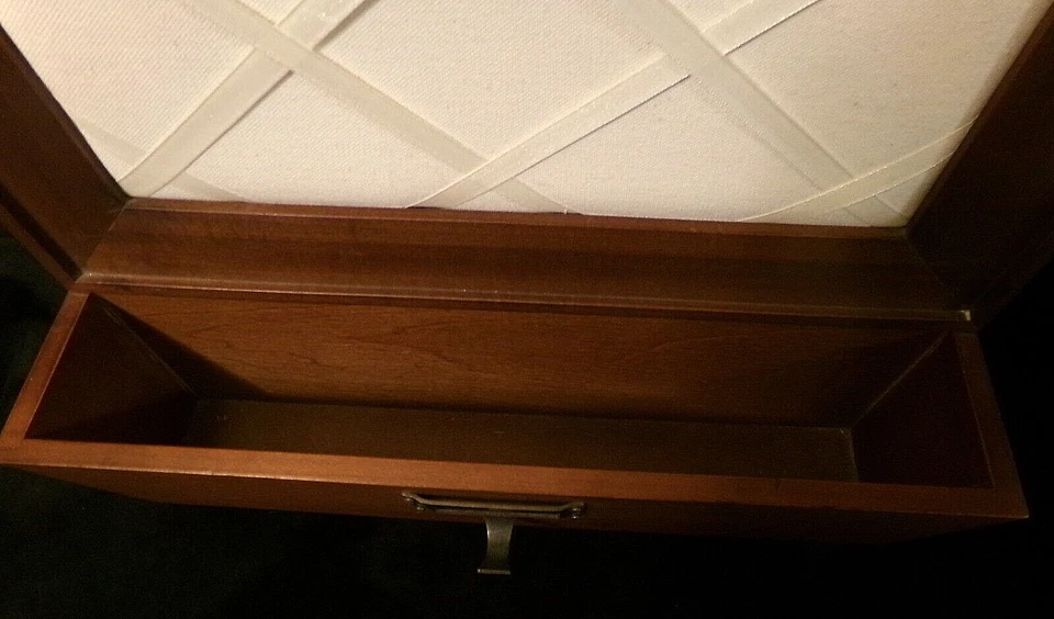 POTTERY BARN SOLID WOOD FRAMED WALL MOUNTED MESSAGE BOARD w/STORAGE POCKET - Image 4 of 4