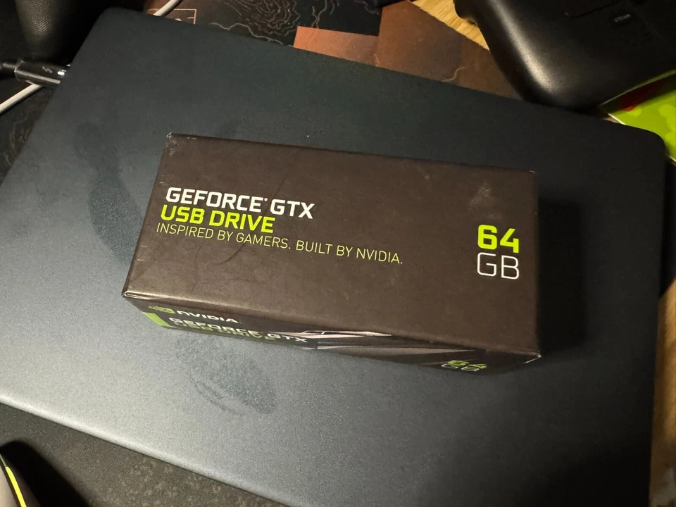Unidad USB NVIDIA GeForce GTX 1080 64 GB Edición Limitada 1080 Extremadamente Rara Foto 3 de 4