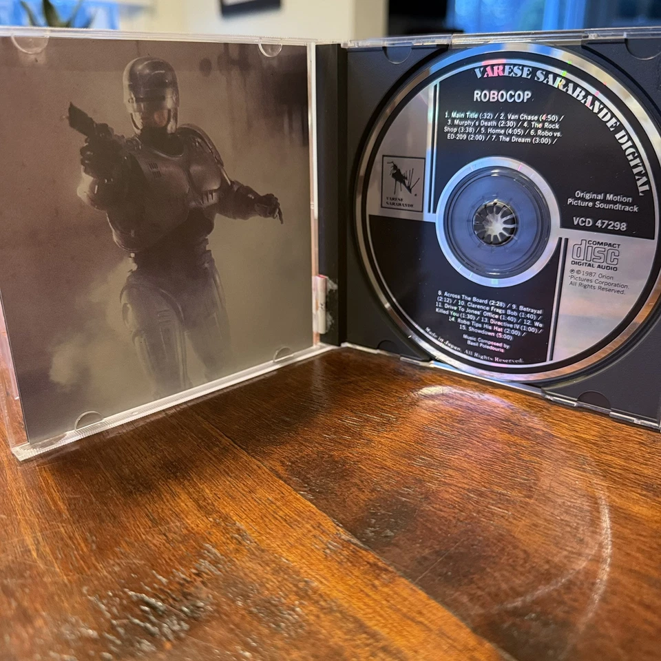 ROBOCOP soundtrack (orig 1st press JAPAN) no barcode + art RARE VCD 47298 MINT Foto 2 de 4