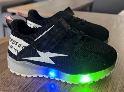 Kids LED Sneakers Boys light up  Shoes - toddlers size 5.5c or EU 21