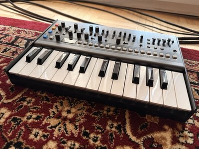 Roland JX-08 Synthesizer mit Boutique K-25m Keyboard