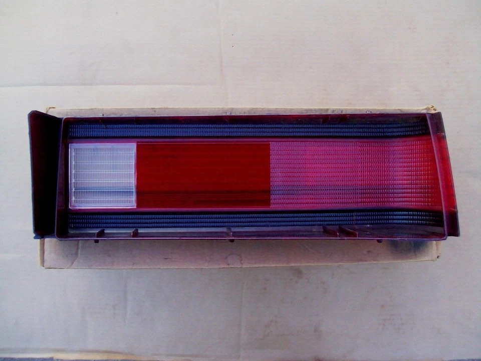 NOS MoPar 1985 1986 1987 Plymouth Turismo lado izquierdo LÁMPARA TRASERA 5207791 Foto 4 de 4