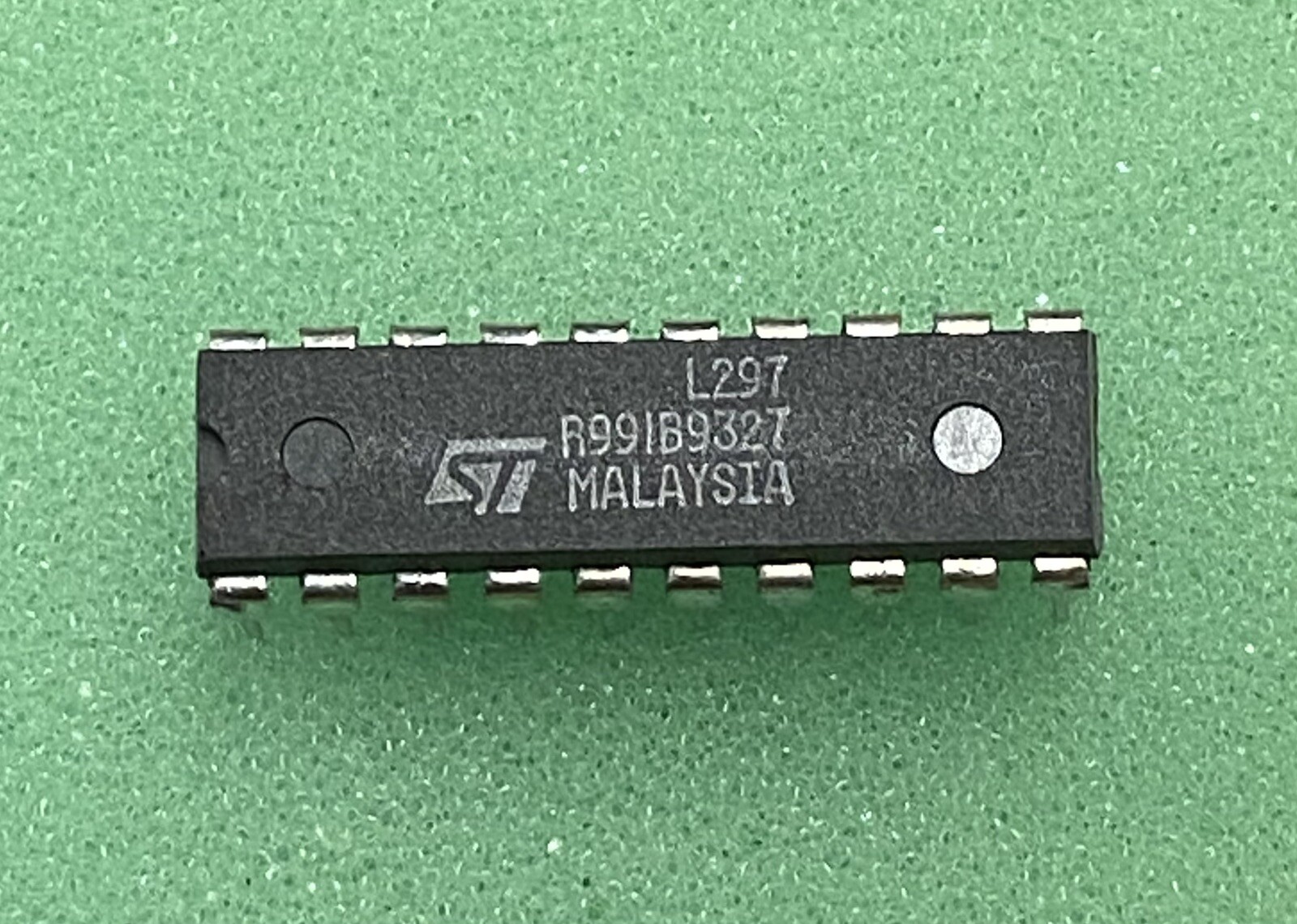 NEW ST L297 Stepper Motor Controller NOS