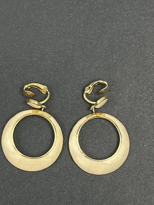 VTG SIGNED TRIFARI TM gold tone off white enamel pair CLIP ON ROUND DROP Earring