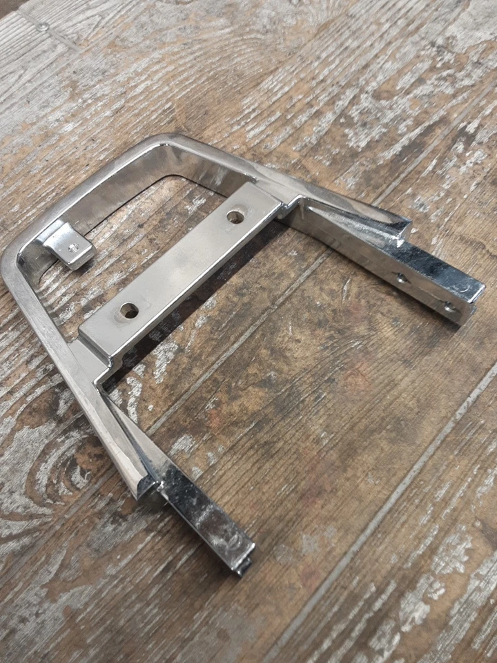 90 Kawasaki Vulcan 750 VN750 1990 barra de agarre trasera carenado trasero soporte de montaje Foto 2 de 4