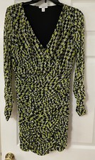 Woman’s Long-sleeve dress with a bold, abstract houndstooth-style pattern, Sz M