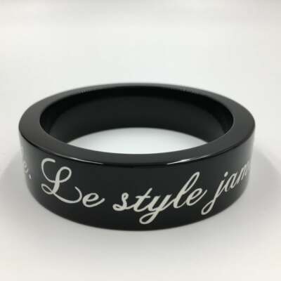 ❤️CHANEL Black Logo Bangle - La Mode se Demode. Le Style Jamais
