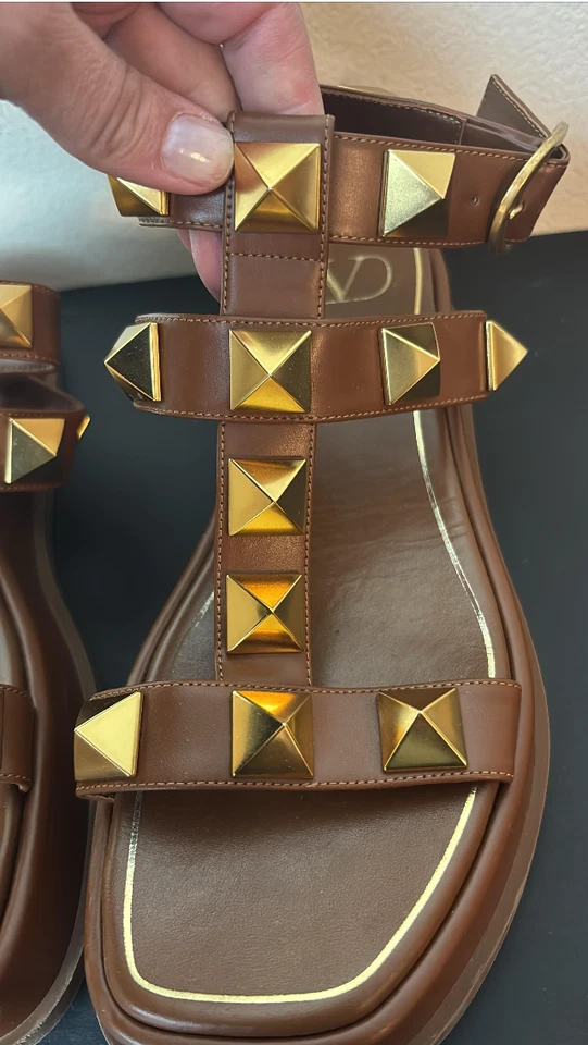 Valentino 皮革罗马耳钉凉鞋,二手,美国 7.5,IT 37.5,S91 — 第 3/4 张图片