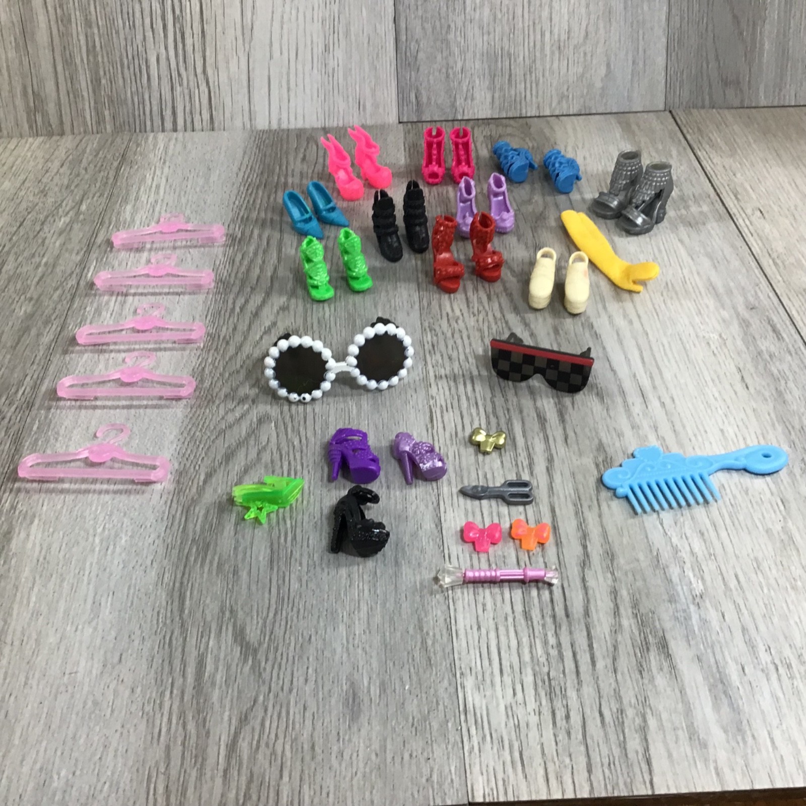 Lot of Assorted Doll Accessories for My Little Pony Equestria & L.O.L. Dolls