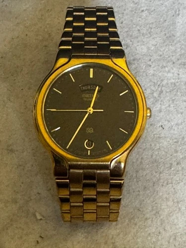 Vintage Seiko SQ 5Y23-7159 Day Date Quartz Watch With Black Dial